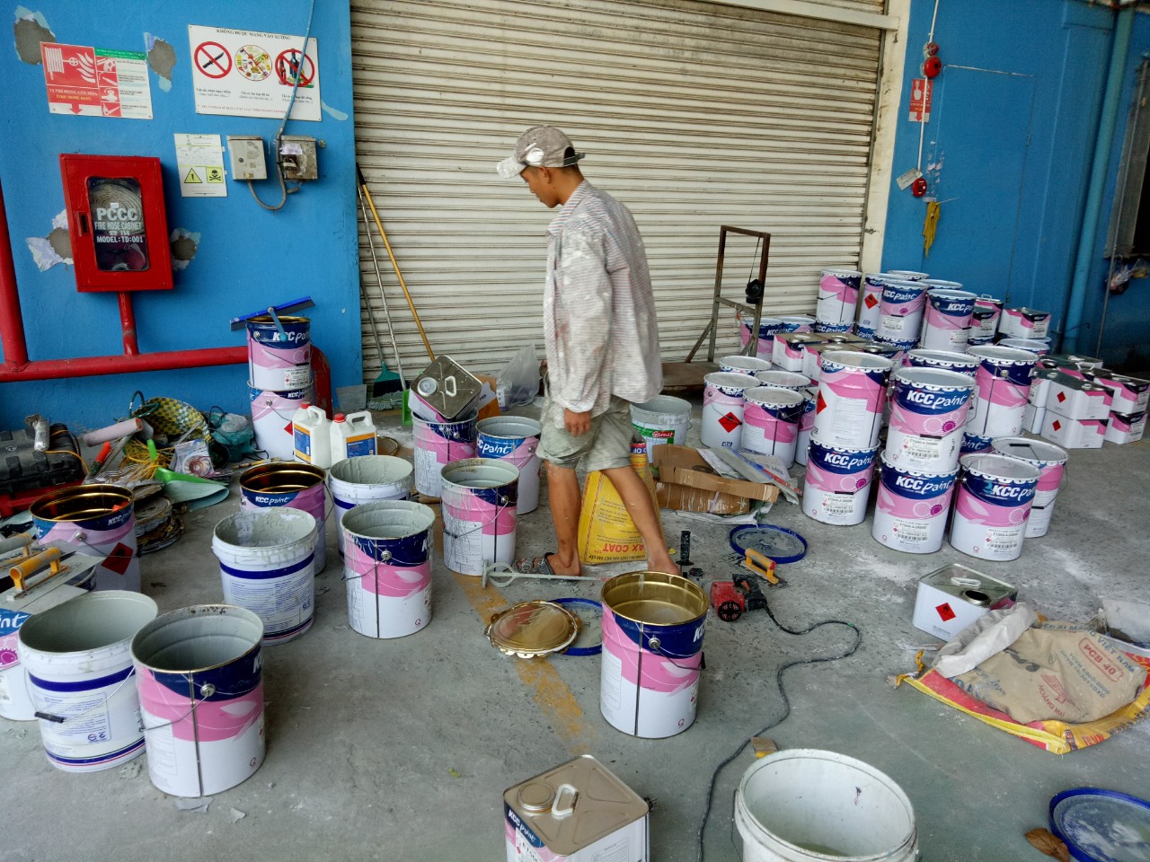 Sơn sàn Epoxy chất lượng cao từ các thương hiệu KCC, APT, Jotun - Giải pháp hoàn hảo cho công trình 