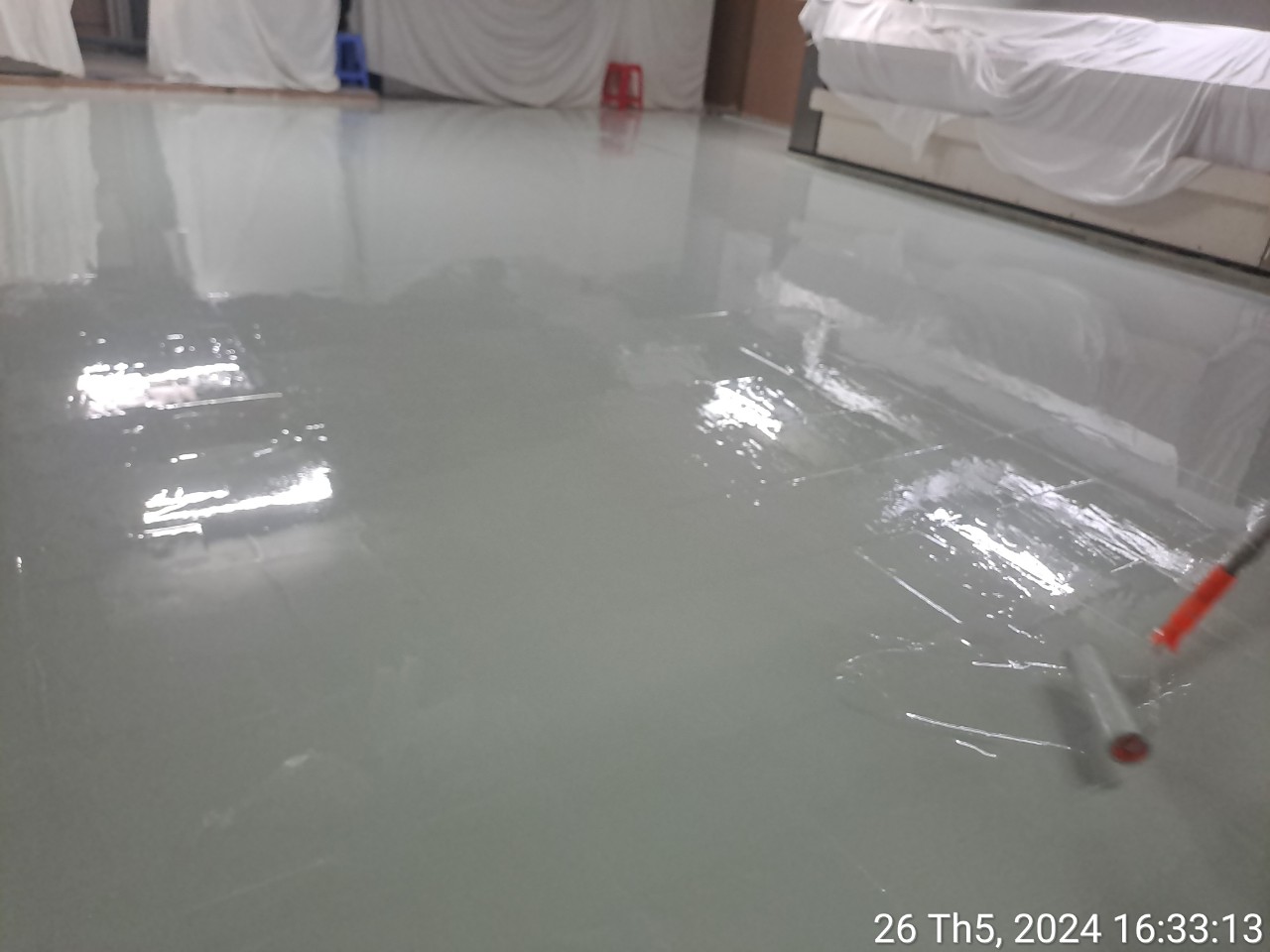 Sơn epoxy tự san phẳng hệ 2mm trên nền gạch men cũ cho khách sạn Grand Gold Hotel Đà Nẵng