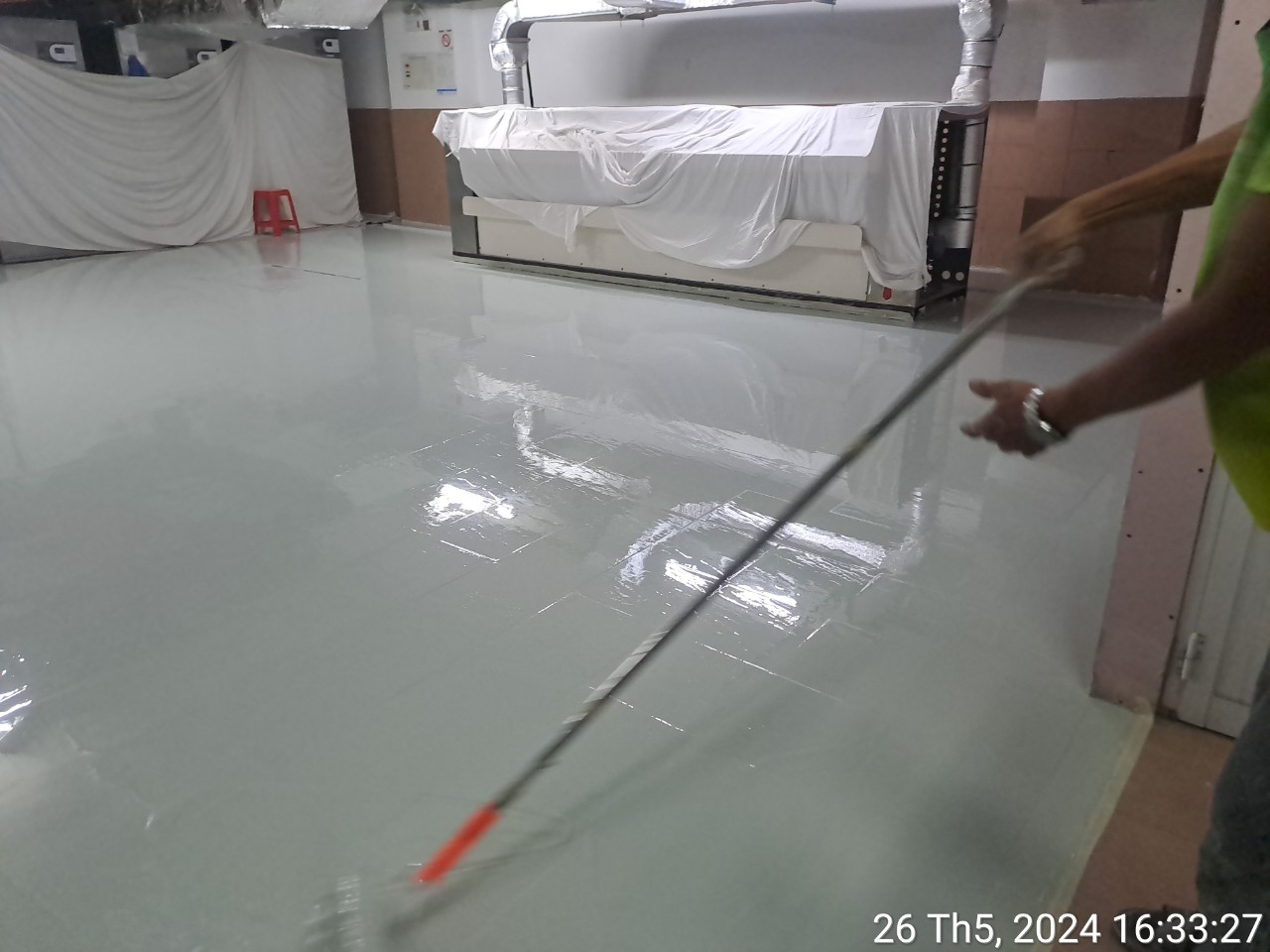 Sơn epoxy tự san phẳng hệ 2mm trên nền gạch men cũ cho khách sạn Grand Gold Hotel Đà Nẵng